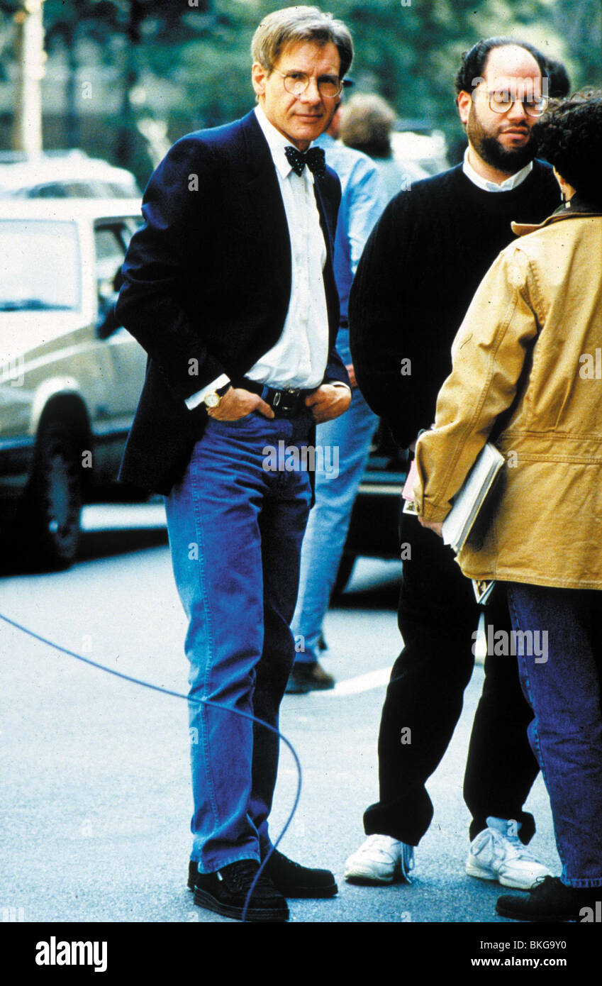 FILMING PRODUCTION (ALT) LOCATION (ALT) BEHIND THE SCENES (ALT) ON SET (ALT) O/S 'SABRINA' (1995) WITH HARRISON FORD FILM 361 Stock Photo