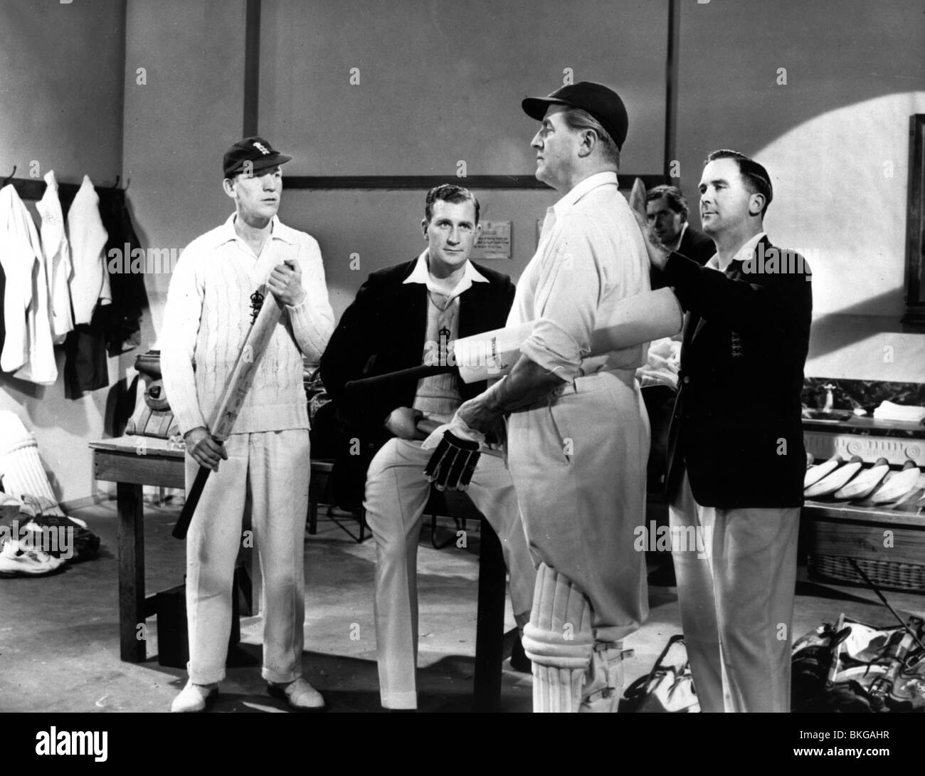 THE FINAL TEST (1953) FRED HAGGERTY, JIM LAKER, JACK WARNER, GODFREY EVANS FNLT 001P Stock Photo