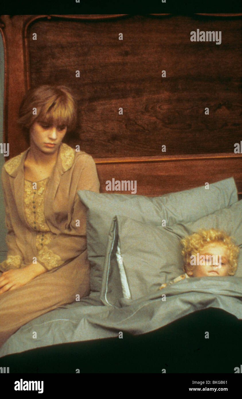 FLOWERS IN THE ATTIC (1987) KRISTY SWANSON FITA 001 Stock Photo Alamy