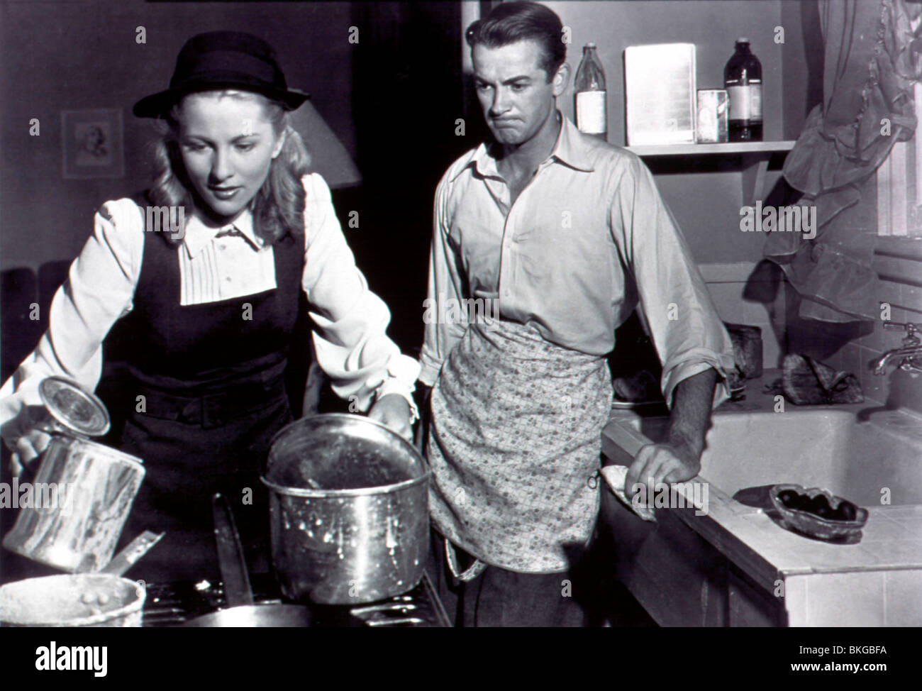 FROM THIS DAY FORWARD (1946) JOAN FONTAINE, MARK STEVENS, JOHN BERRY (DIR) FDFW 003 Stock Photo