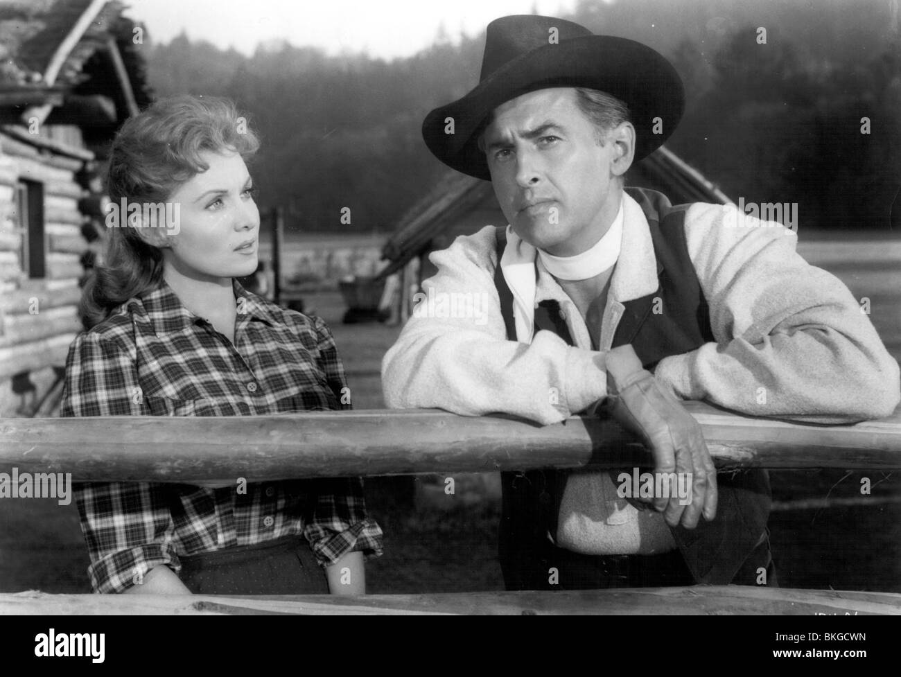 Gun glory 1957 stewart granger Black and White Stock Photos & Images