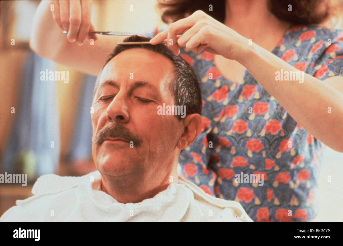 THE HAIRDRESSER'S HUSBAND (1990) JEAN ROCHEFORT HHU 012 Stock Photo Alamy