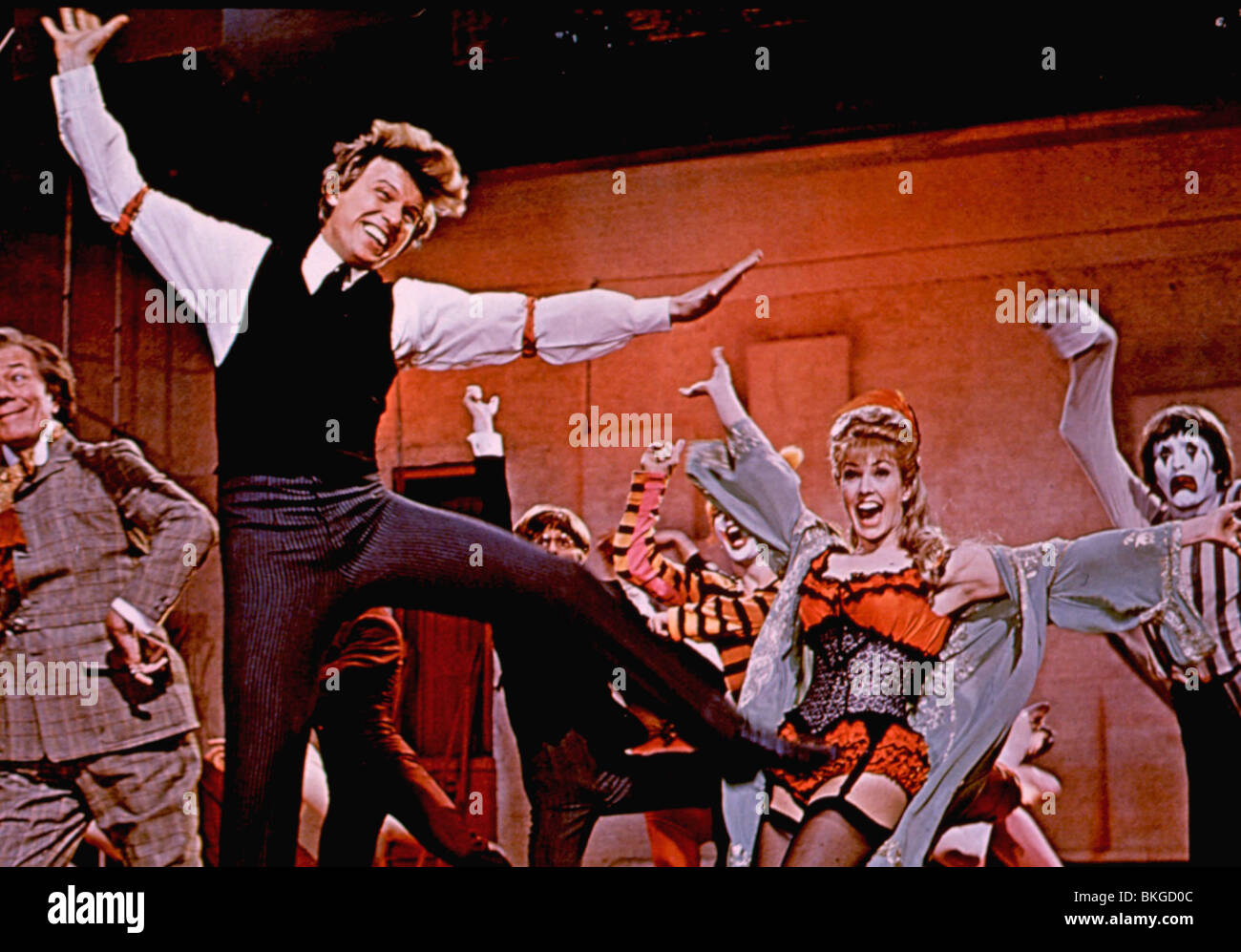 HALF A SIXPENCE (1967) TOMMY STEELE HFS 016 Stock Photo