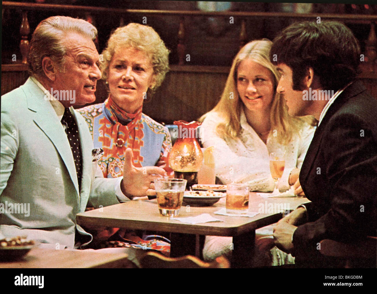 THE HEARTBREAK KID (1972) EDDIE ALBERT, AUDRA LINDLEY, CYBILL SHEPHERD, CHARLES GRODIN THKD 007 FOH Stock Photo