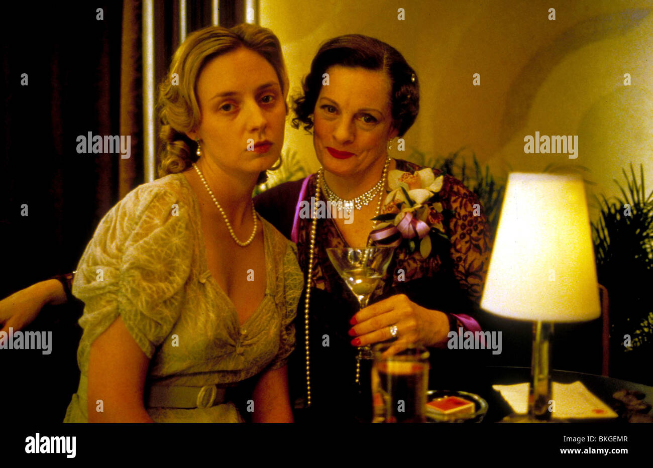 THE IMPOSTORS (1998) HOPE DAVIS, DANA IVEY IMPS 043 Stock Photo