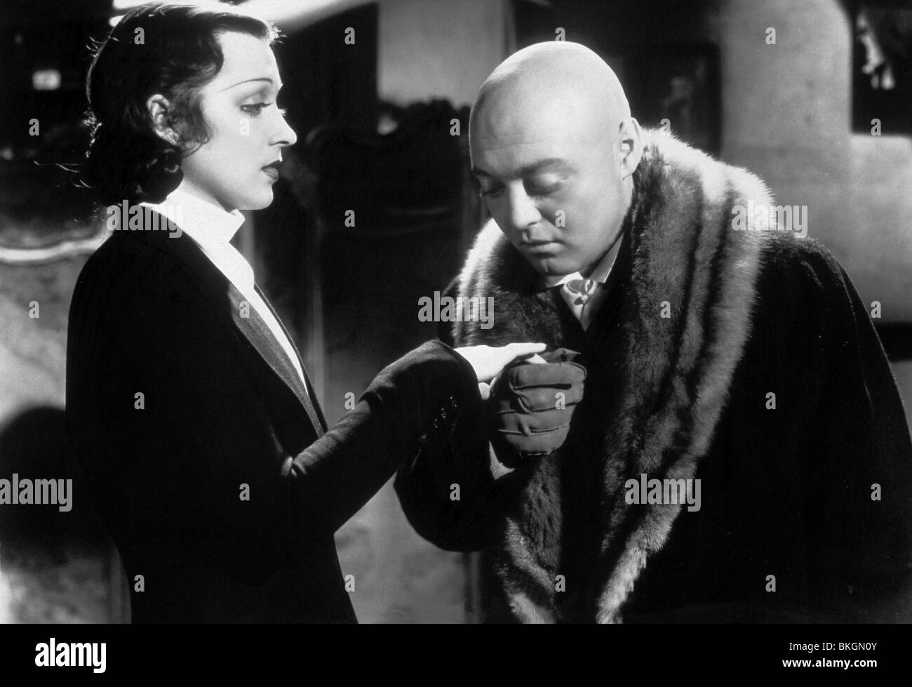 MAD LOVE (1935) FRANCES DRAKE, PETER LORRE MDLV 007 Stock Photo