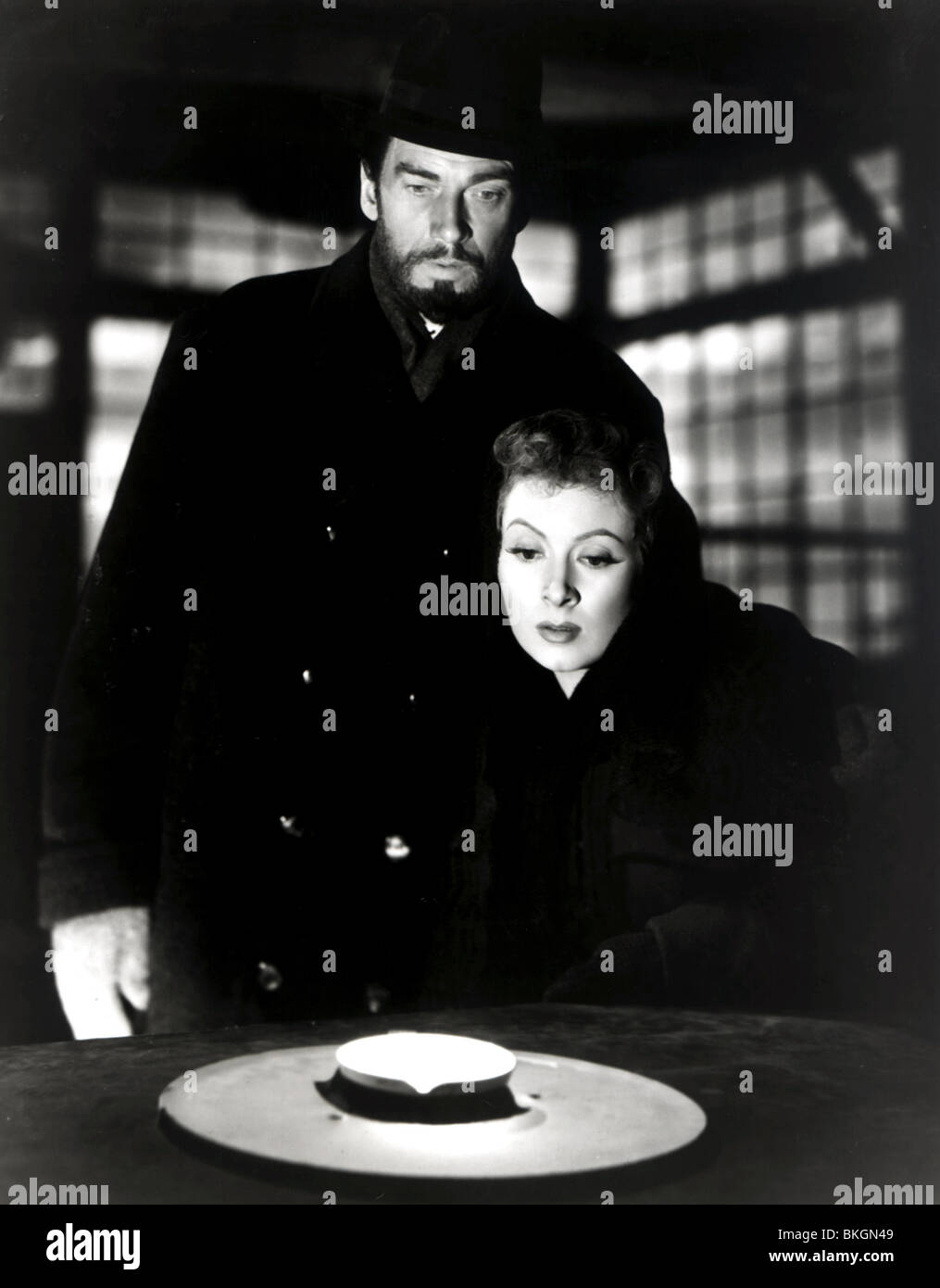 MADAME CURIE (1944) WALTER PIDGEON, GREER GARSON MADC 006P L Stock Photo