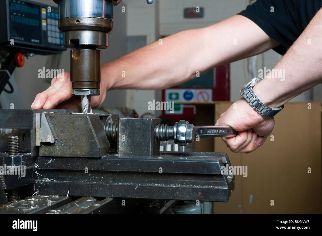 clamping a part in place in a milling machine using a machine vice