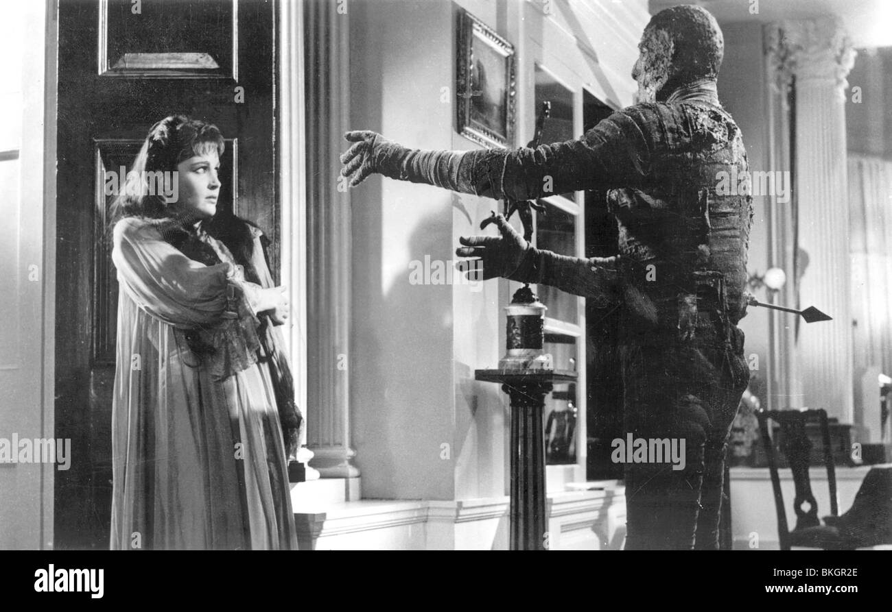 THE MUMMY (1959) CHRISTOPHER LEE, YVONNE FURNEAUX MUY 004P Stock Photo