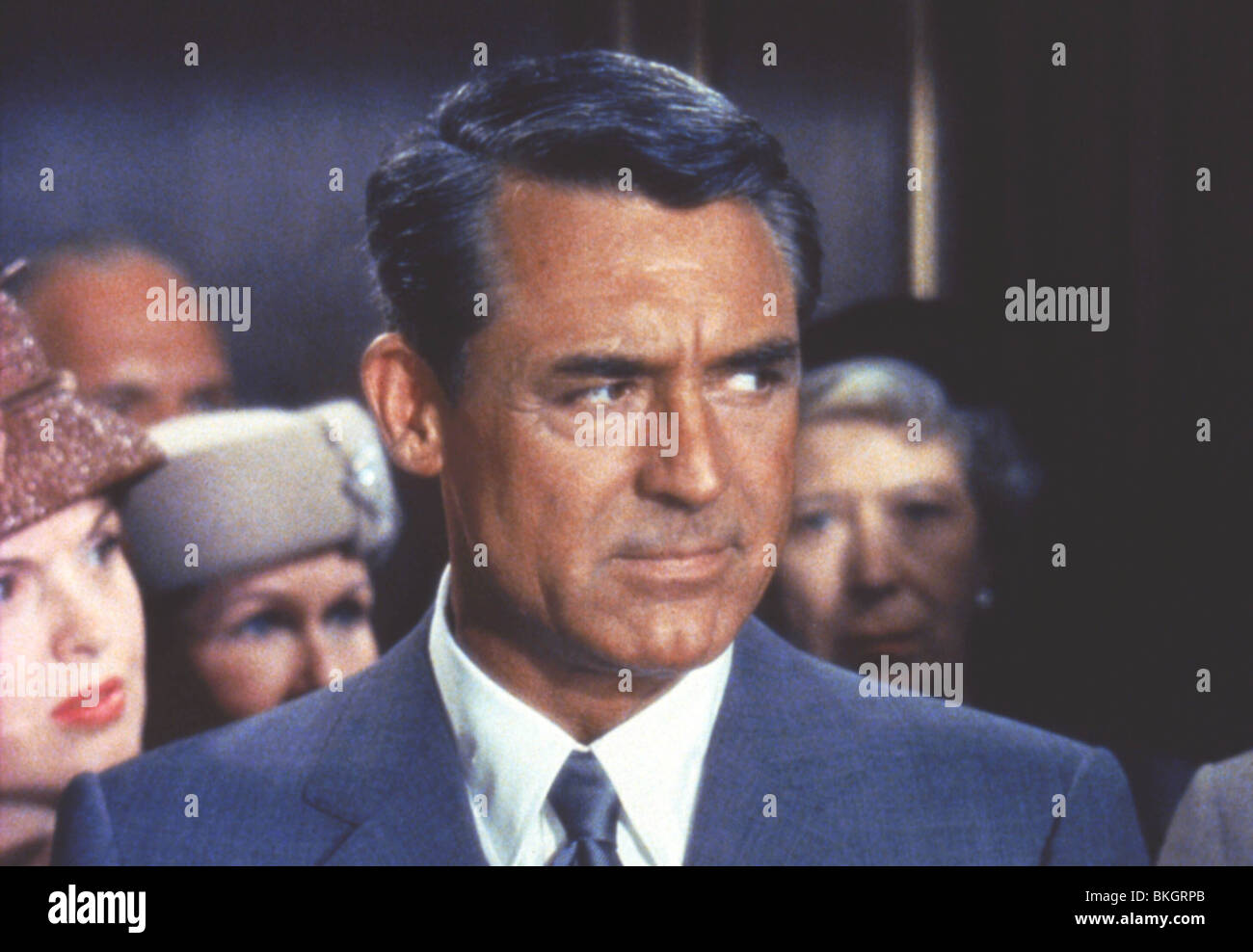NORTH BY NORTHWEST (1959) CARY GRANT NBNW 001-002 Stock Photo
