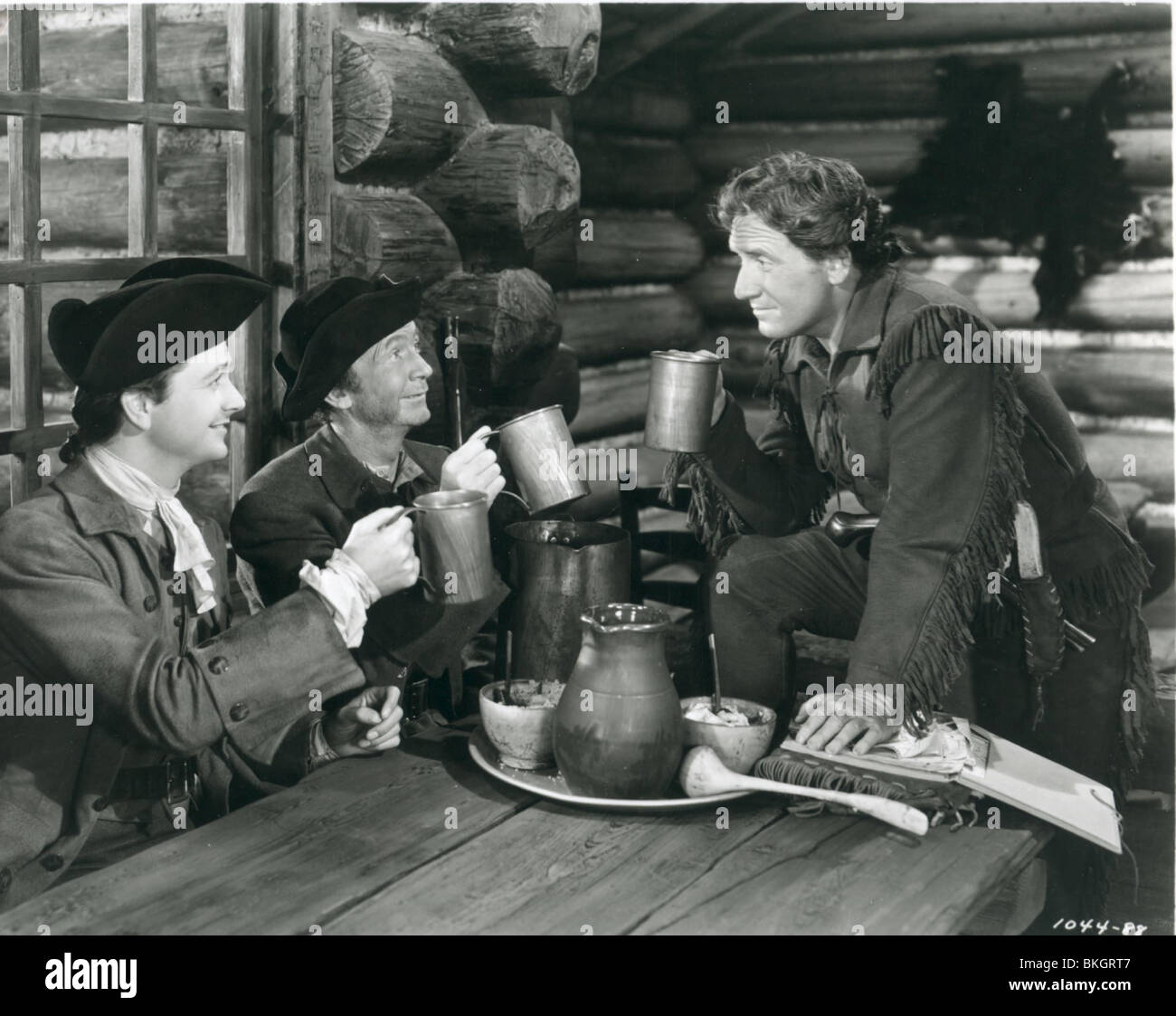 NORTHWEST PASSAGE (1940) ROBERT YOUNG, WALTER BRENNAN, SPENCER TRACY NWP 008P Stock Photo