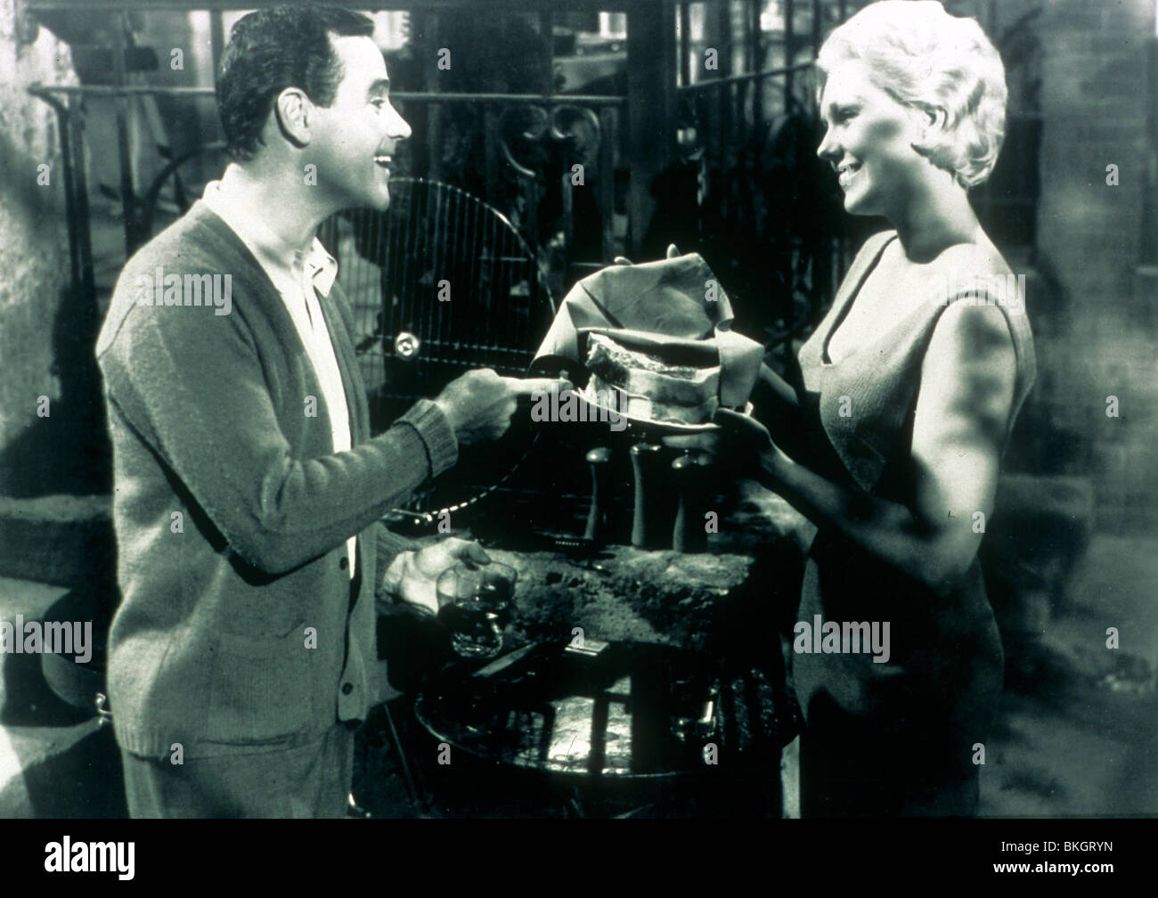 THE NOTORIOUS LANDLADY (1962) JACK LEMMON, KIM NOVAK NOLL 011 Stock Photo