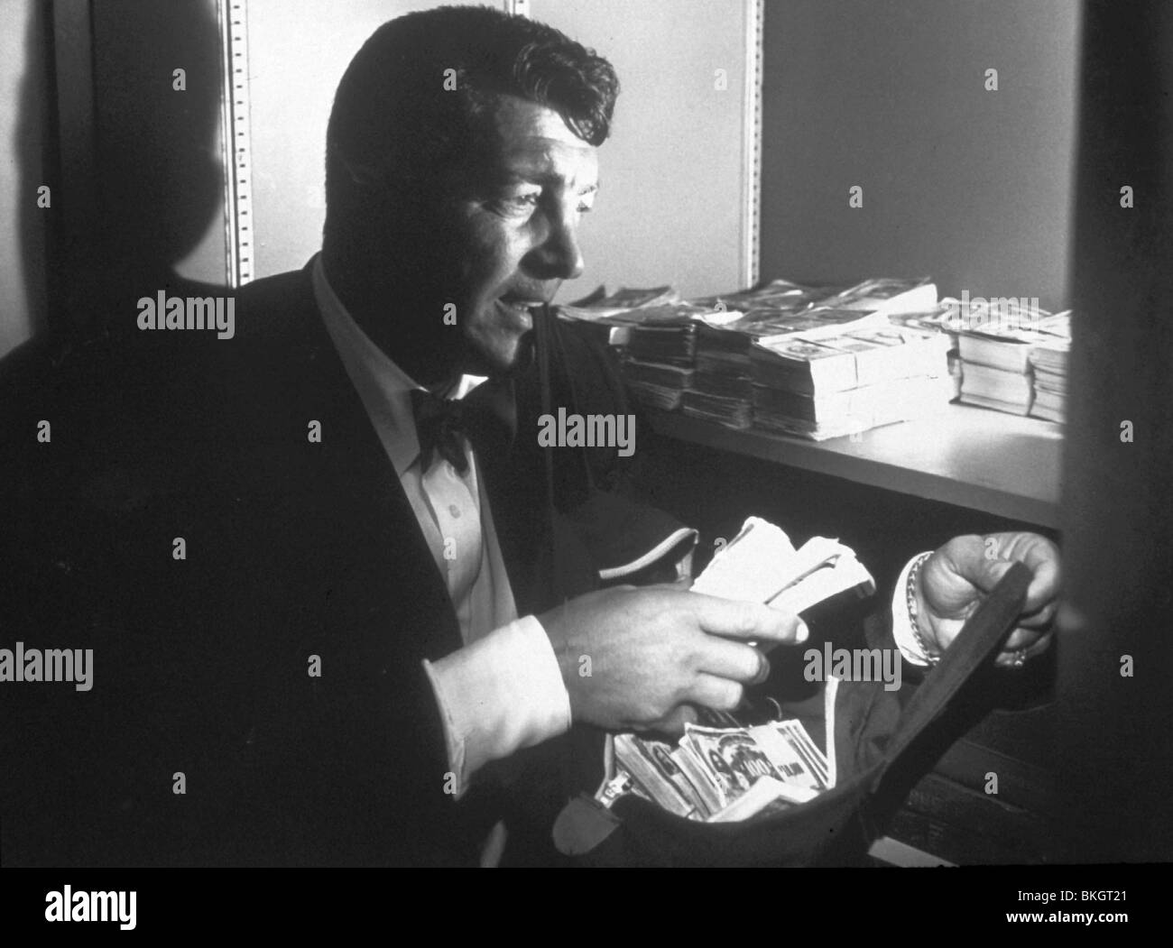 OCEAN'S 11 (1960) OCEAN'S ELEVEN (ALT) DEAN MARTIN OCEN 065 GN Stock Photo