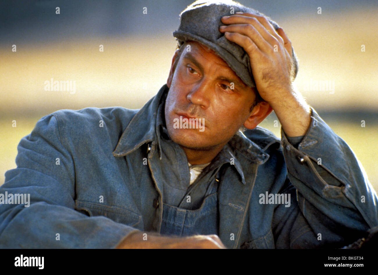 OF MICE AND MEN (1992) JOHN MALKOVICH MAM 053 Stock