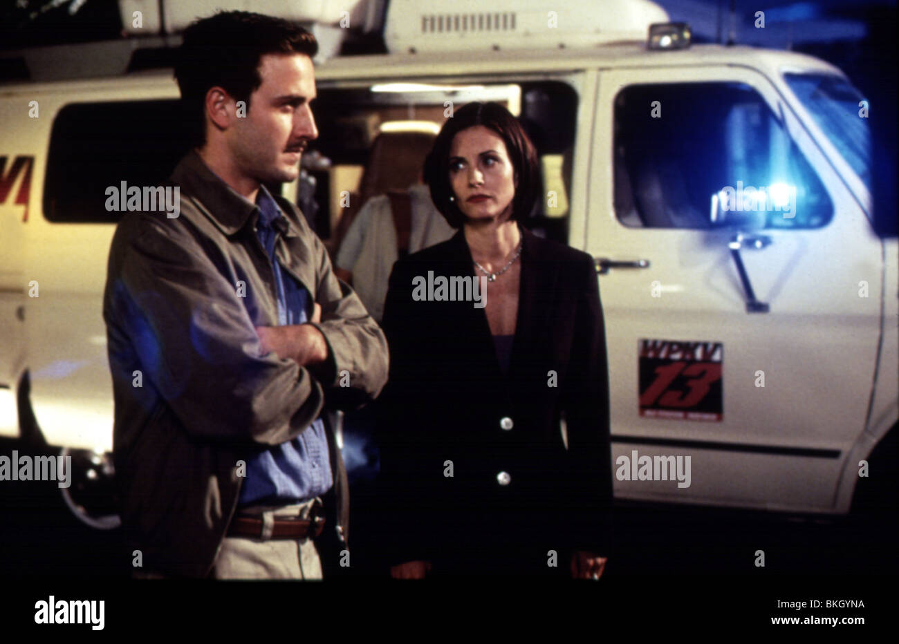 SCREAM 2 (1997) DAVID ARQUETTE, COURTENEY COX SRM2 090 Stock Photo - Alamy