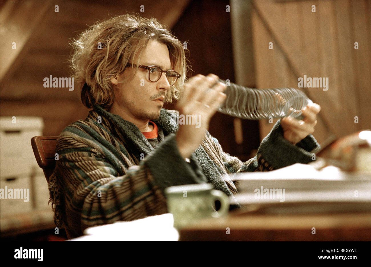 SECRET WINDOW (2004) JOHNNY DEPP STWW 001-054 Stock Photo - Alamy