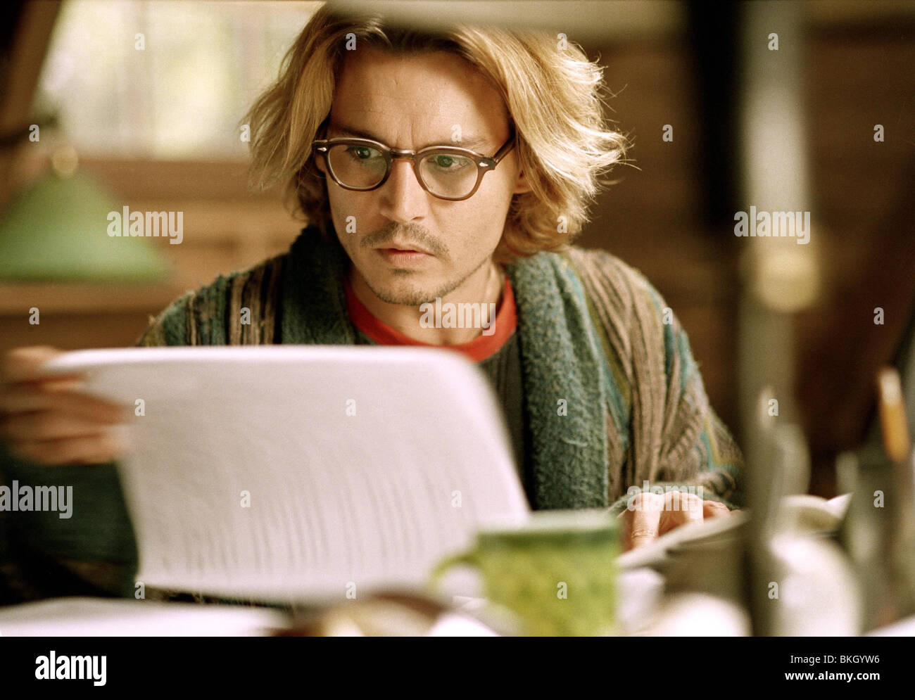 SECRET WINDOW (2004) JOHNNY DEPP STWW 001-074 Stock Photo - Alamy