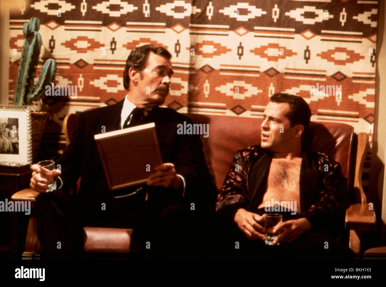 SUNSET (1988) JAMES GARNER, BRUCE WILLIS SNST 009 Stock Photo Alamy