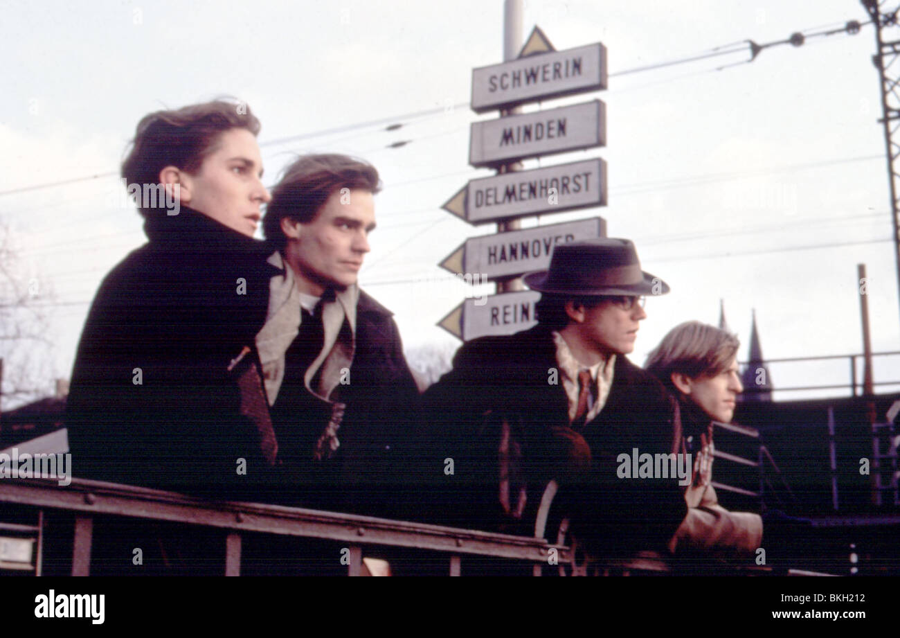 SWING KIDS (1993) CHRISTIAN BALE, ROBERT SEAN LEONARD, FRANK WHALEY, JAYCE BARTOK SWKD 030 Stock Photo