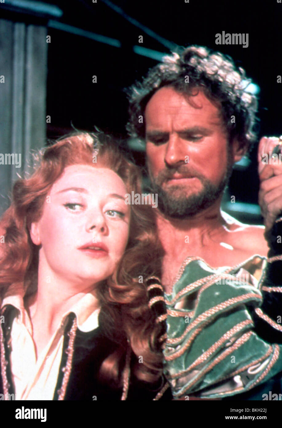 THE SWORD AND THE ROSE (1952) GLYNIS JOHNS SWR 008 Stock Photo
