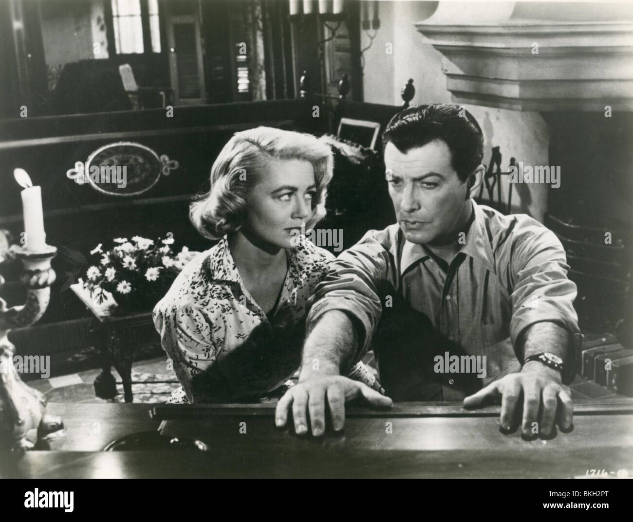 TIME FOR ACTION (1957) TIP ON A DEAD JOCKEY (ALT) DOROTHY MALONE, ROBERT TAYLOR TFAC 004P Stock Photo