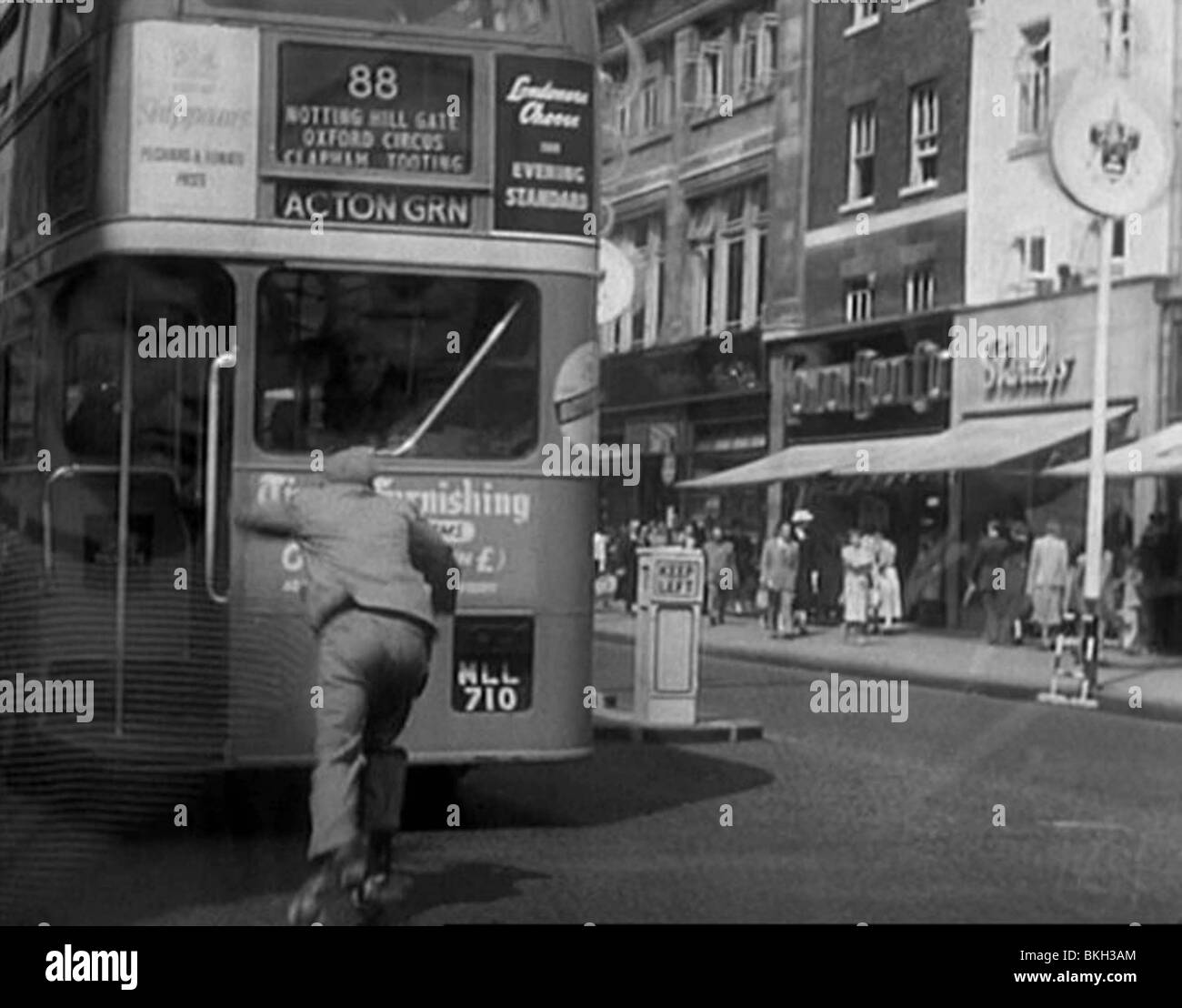 TROUBLE IN STORE (1953) NORMAN WISDOM TBIS 001-01 Stock Photo