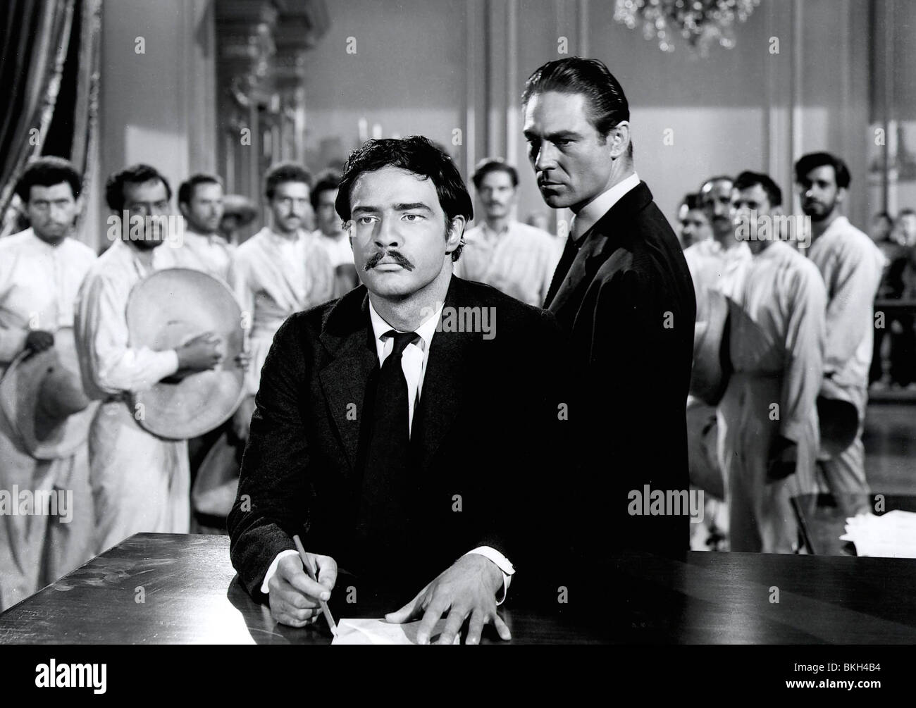 VIVA ZAPATA (1952) MARLON BRANDO VVZ 005P Stock Photo - Alamy