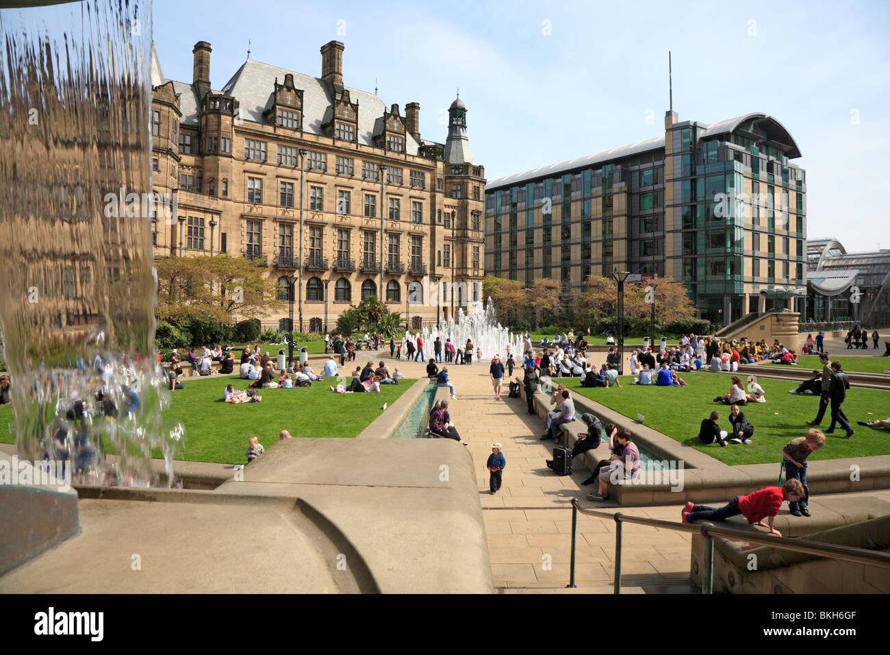 People enjoying the Peace Gardens by the Town Hall and The Mercure Sheffield St Paul's Hotel, Sheffield, South Yorkshire, England, UK. Stock Photo