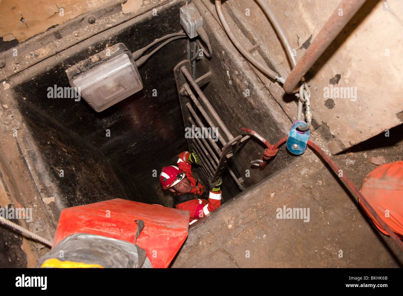 Fire & Rescue tunnel sewer rescue vertical shaft Stock Photo