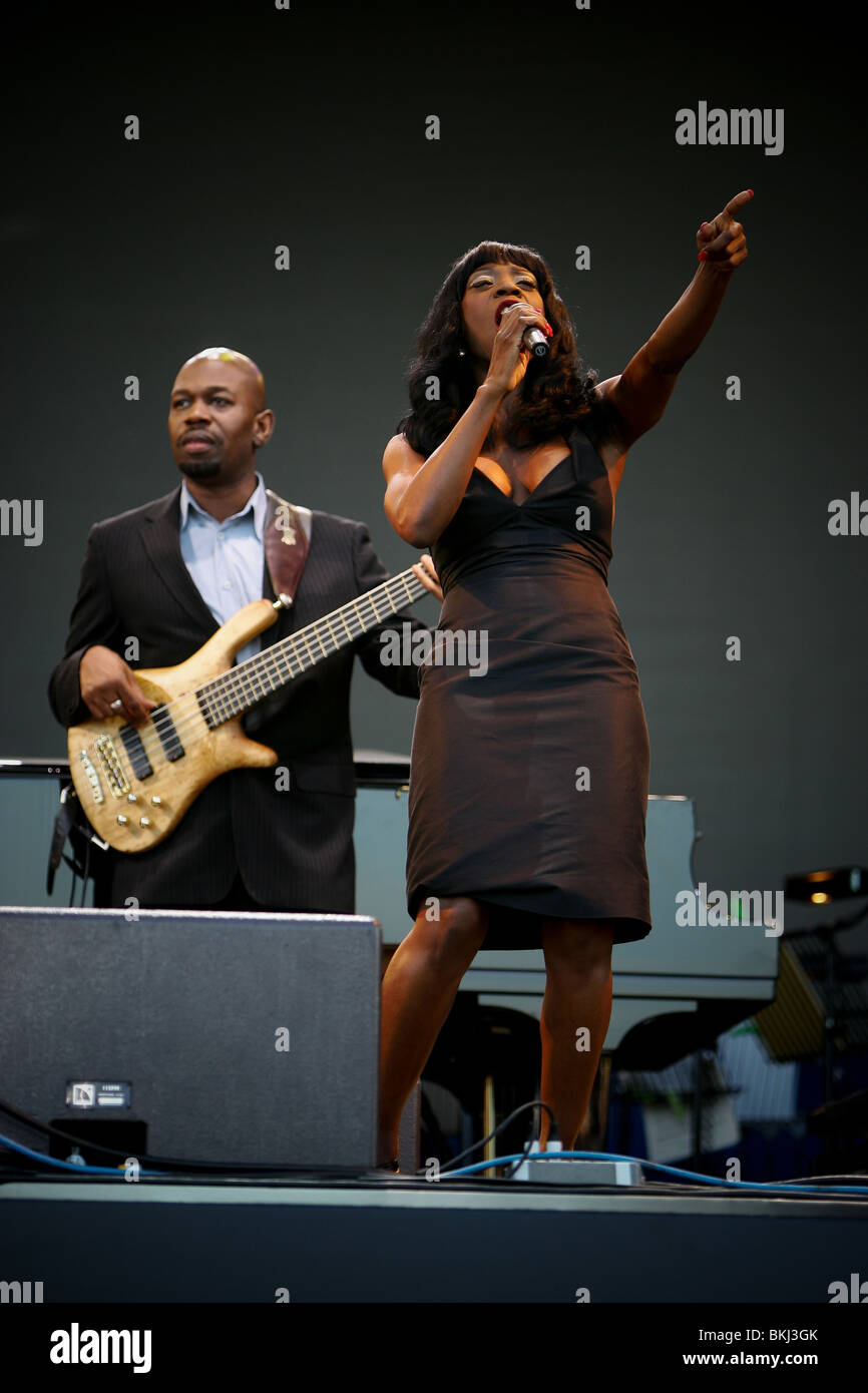 Heather small singing hi-res stock photography and images - Alamy