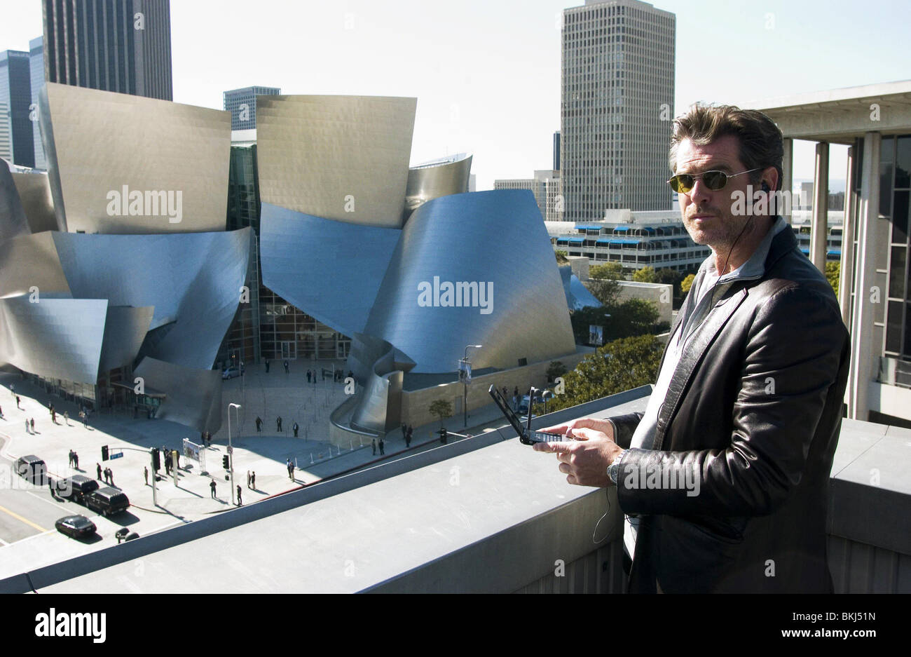 AFTER THE SUNSET (2004) PIERCE BROSNAN AFSS 00121 Stock Photo Alamy
