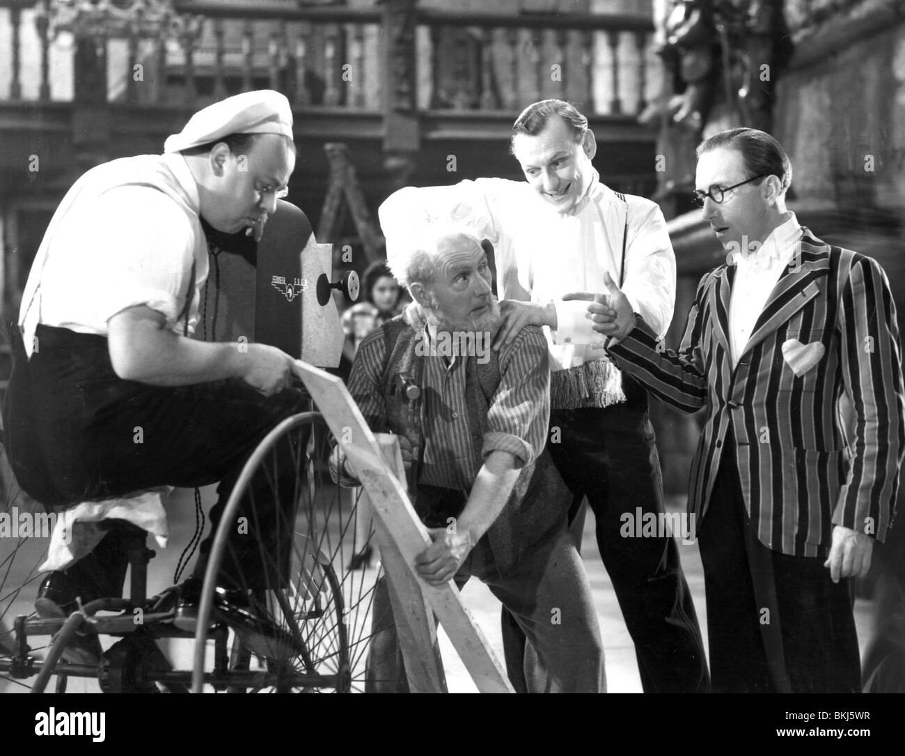BAND WAGGON (1939) ARTHUR ASKEY, RICHARD MURDOCH, MOORE MARRIOTT