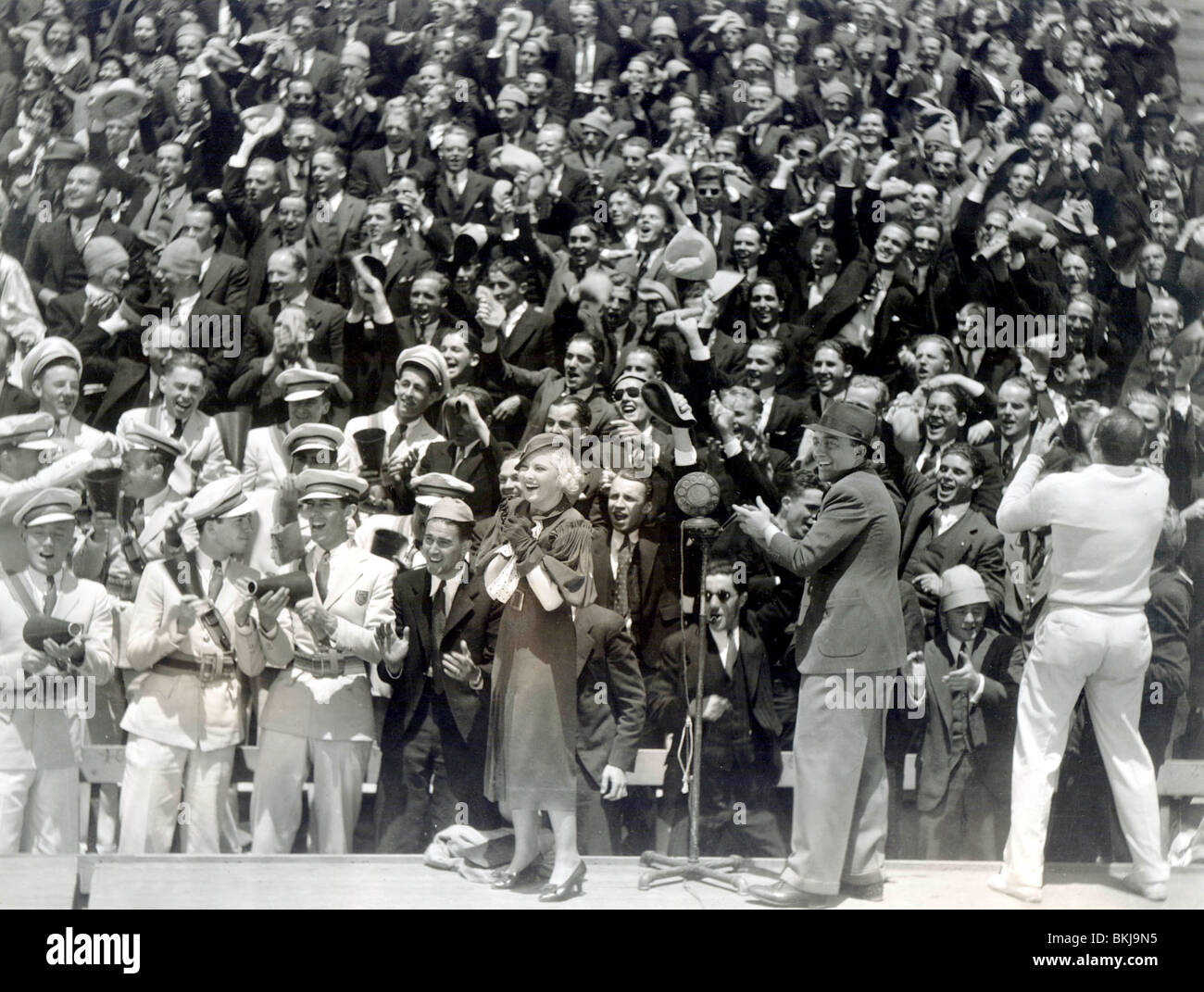 COLLEGE HUMOR (1933) MARY CARLISLE, BING CROSBY, WESLEY RUGGLES (DIR) COHU 001 P Stock Photo