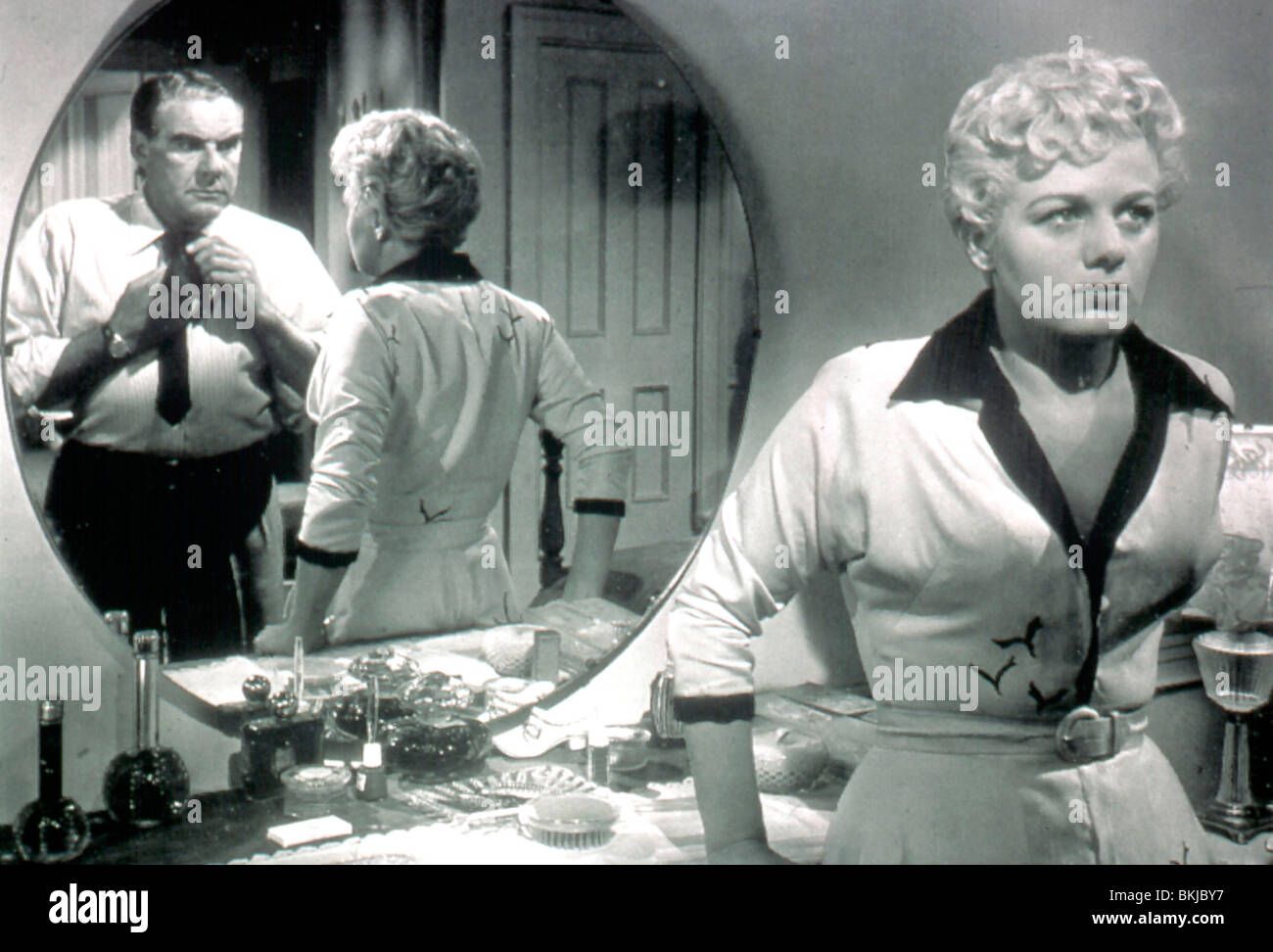 EXECUTIVE SUITE (1954) PAUL DOUGLAS, SHELLEY WINTERS ECSS 013 Stock