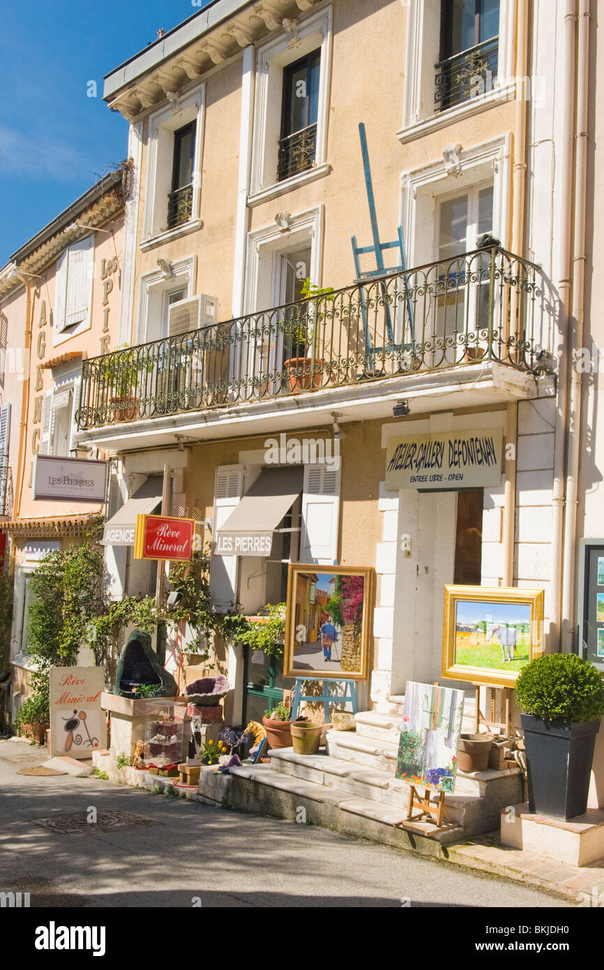 Mougins , Province , Atelier Gallery Defontenay sellers of local paintings & works of art , quaint old building with balcony Stock Photo
