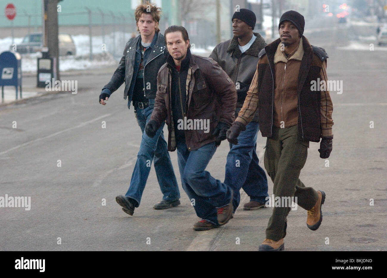 FOUR BROTHERS (2005) GARRETT HEDLUND, MARK WAHLBERG, TYRESE GIBSON, ANDRE BENJAMIN FBRO 001-01 Stock Photo