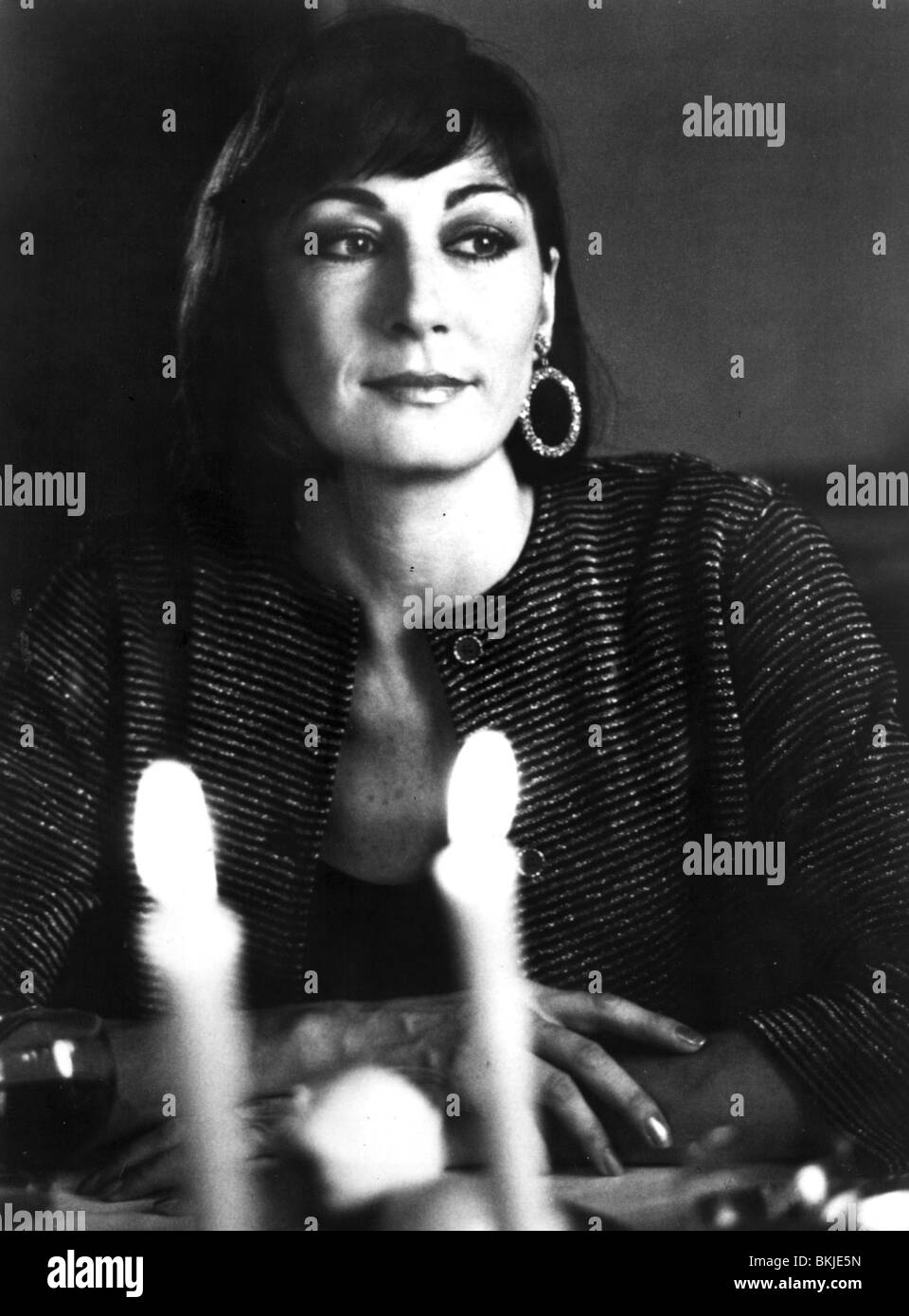 GARDENS OF STONE (1987) ANJELICA HUSTON GOS 009P L Stock Photo Alamy