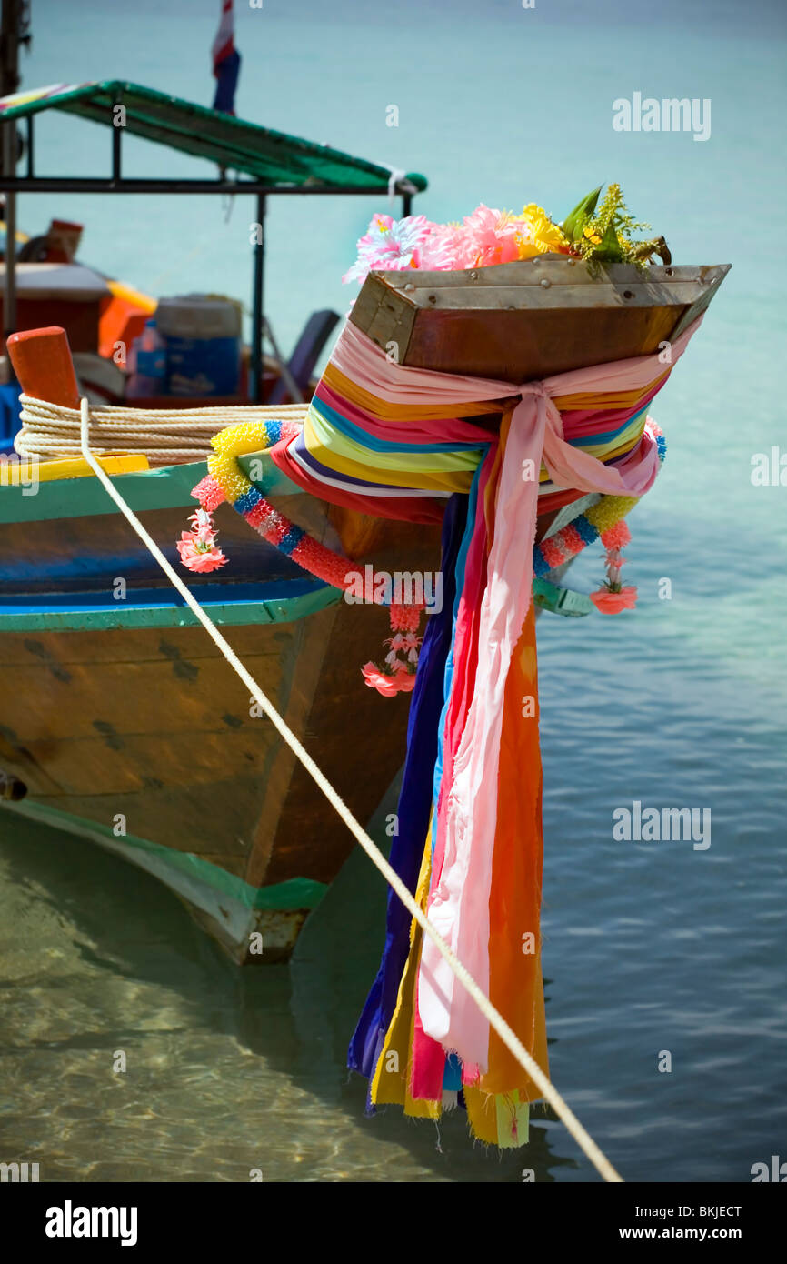 A Thai boat with decorative ribbon Stock Photo - Alamy