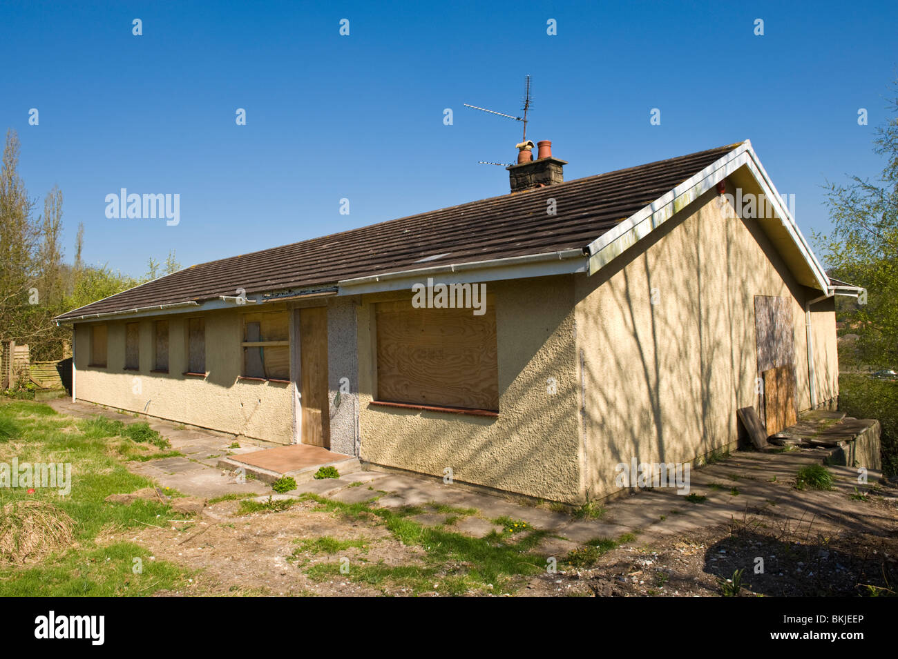 Small Beautiful Bungalow House Design Ideas: Bungalows For Sale South Wales