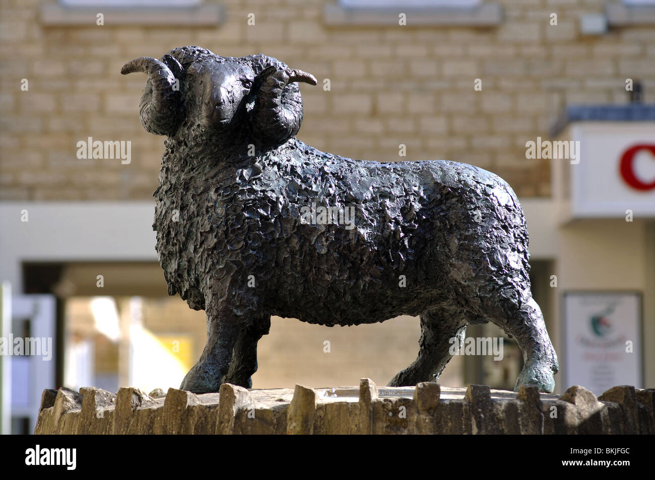 Ram sculpture in Woolmarket, Cirencester, Gloucestershire, England, UK Stock Photo