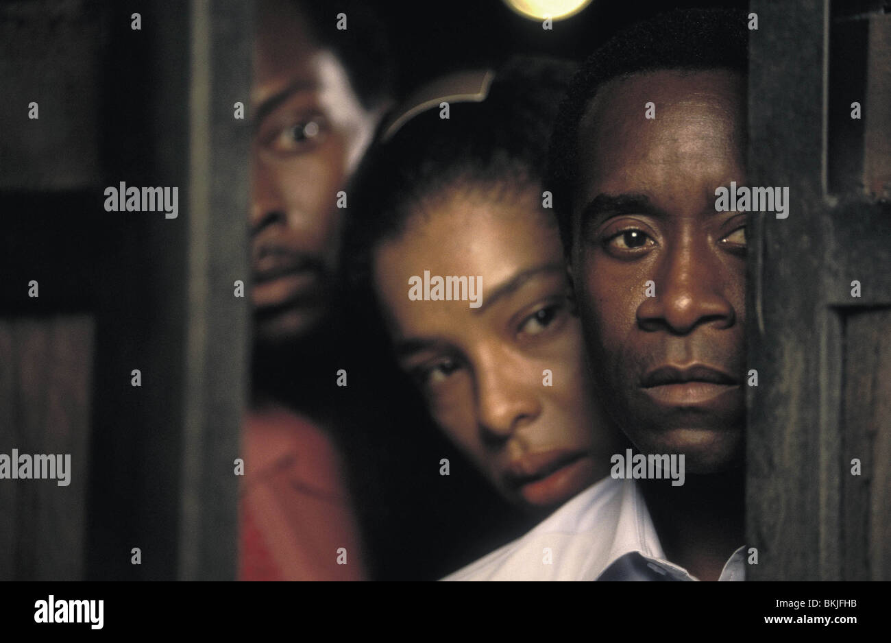 HOTEL RWANDA (2004) SOPHIE OKONEDO, DON CHEADLE HOTR 001-01 Stock Photo