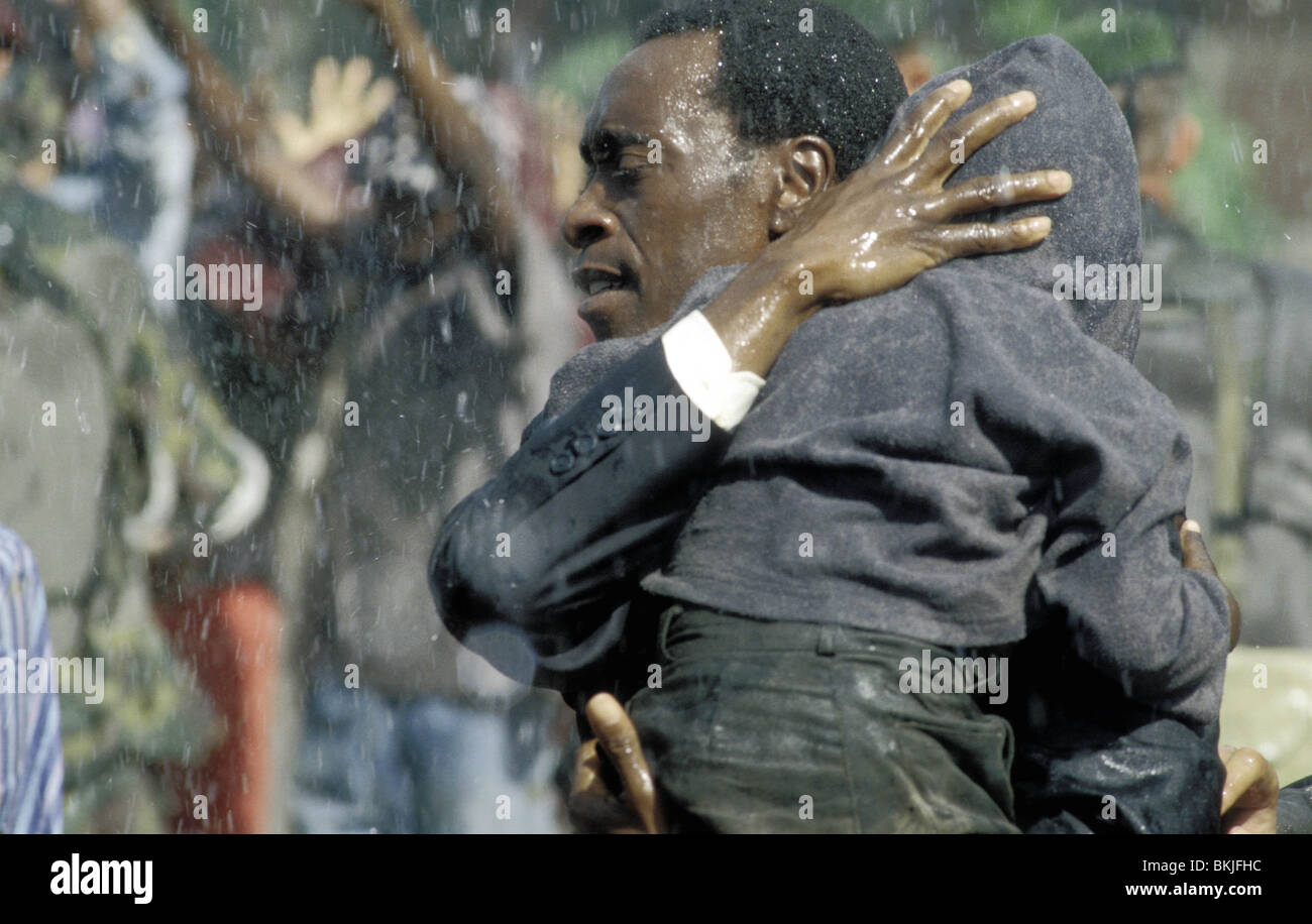 HOTEL RWANDA (2004) DON CHEADLE HOTR 001-02 Stock Photo