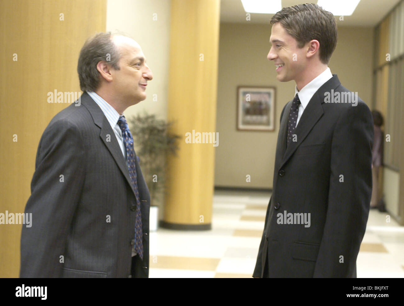 IN GOOD COMPANY (2004) DAVID PAYMER, TOPHER GRACE INGO 001 - AF Stock Photo