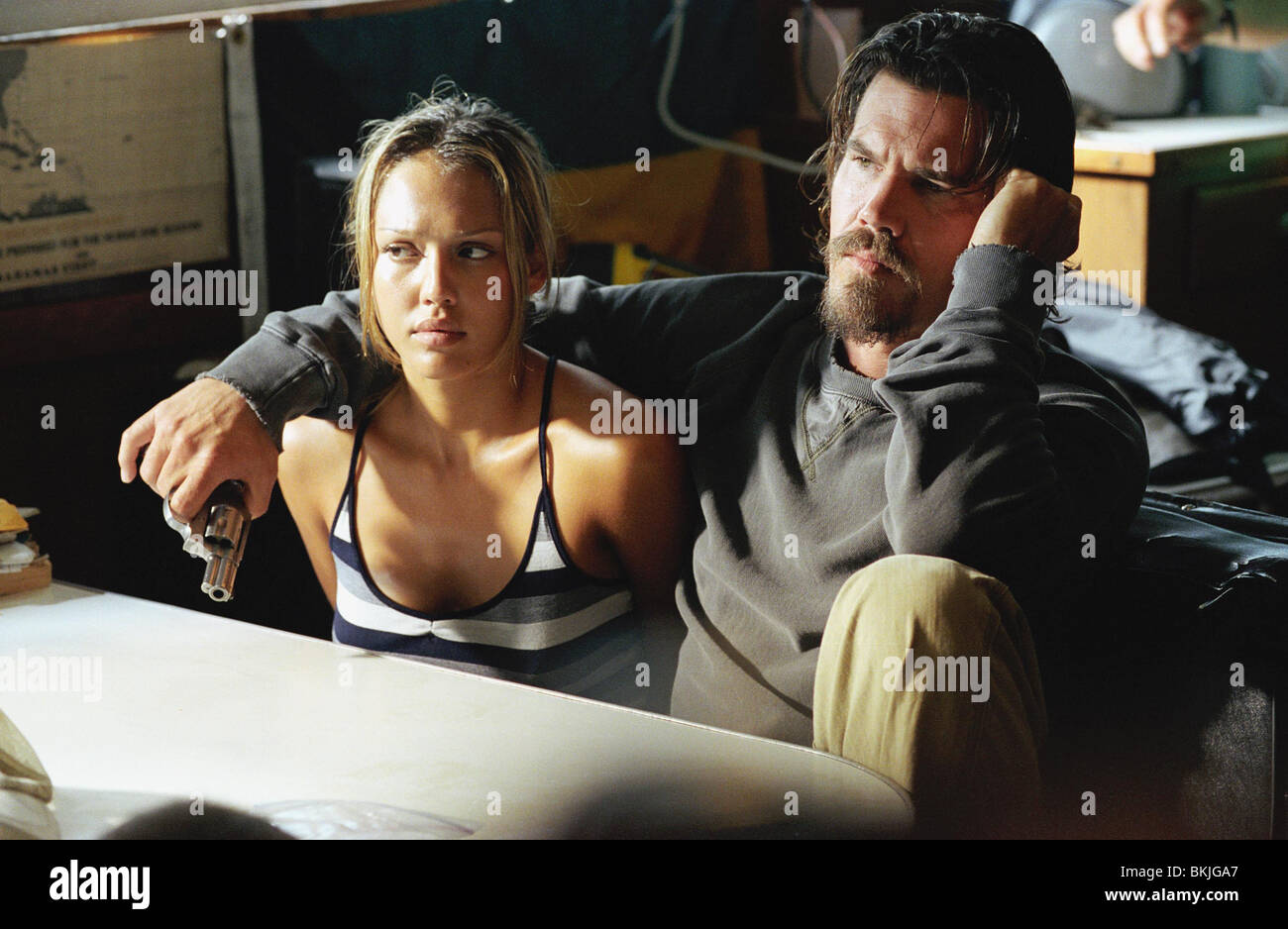 Into the blue 2005 jessica alba hi-res stock photography and images - Alamy