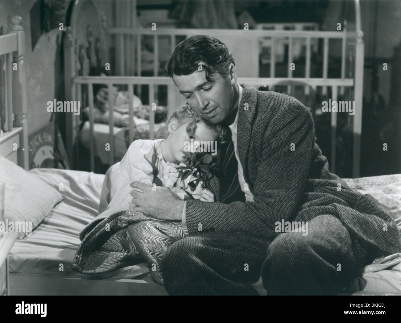 IT'S A WONDERFUL LIFE (1946) KAROLYN GRIMES, JAMES STEWART IWL 006P Stock Photo