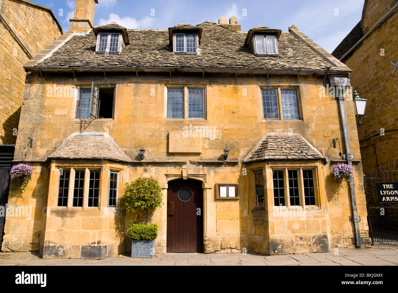 Gloucestershire countryside pub hi-res stock photography and images - Alamy
