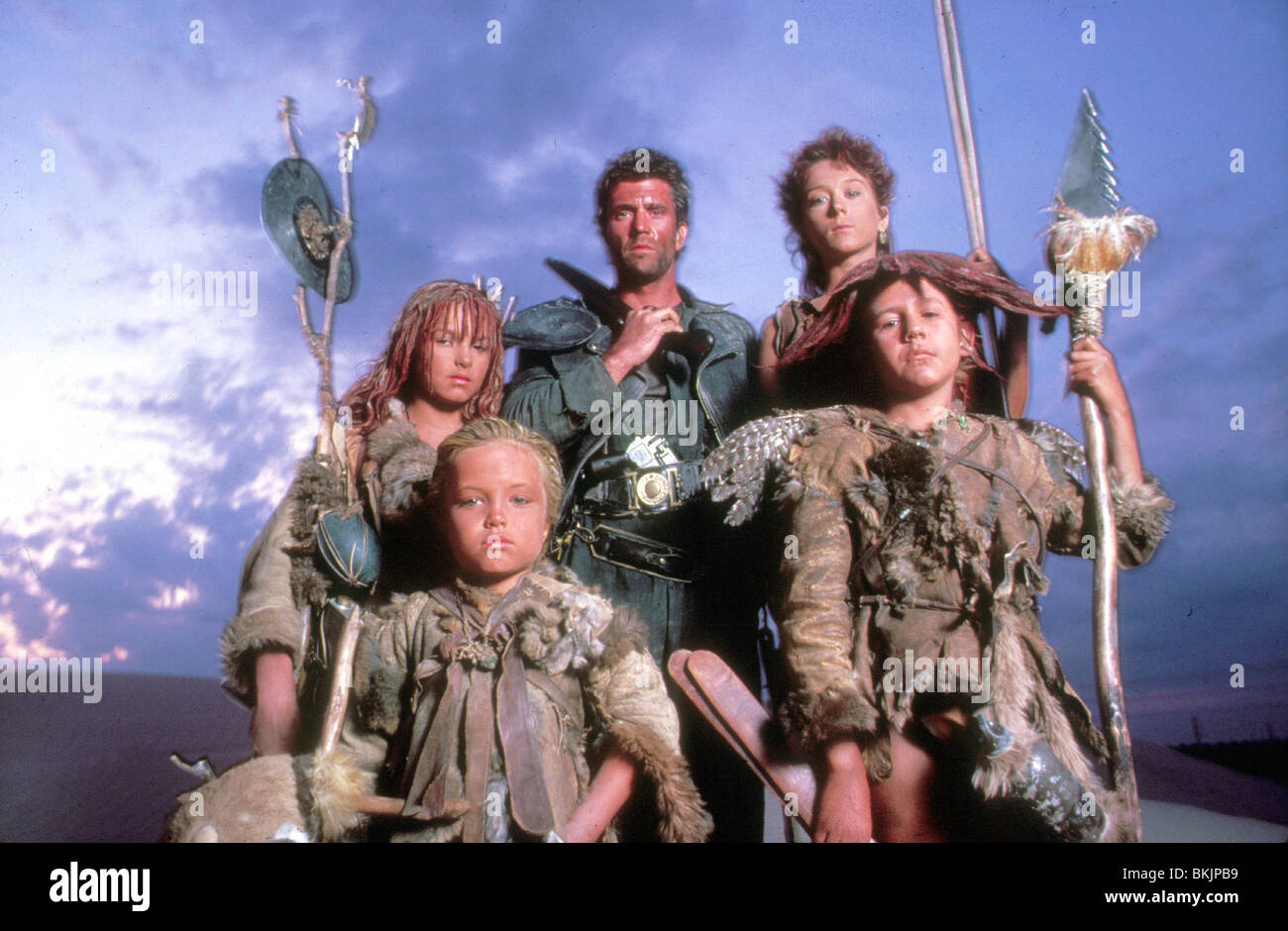 MAD MAX BEYOND THUNDERDOME (1985) ALT MAD MAX 3 MEL GIBSON, JUSTINE CLARKE MX3 058 Stock Photo