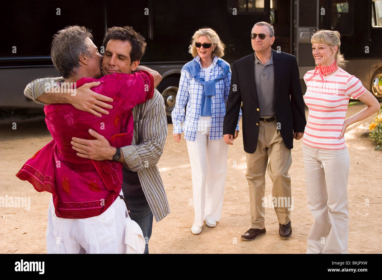 MEET THE FOCKERS (2004) DUSTIN HOFFMAN, BEN STILLER, BYTHE DANNER