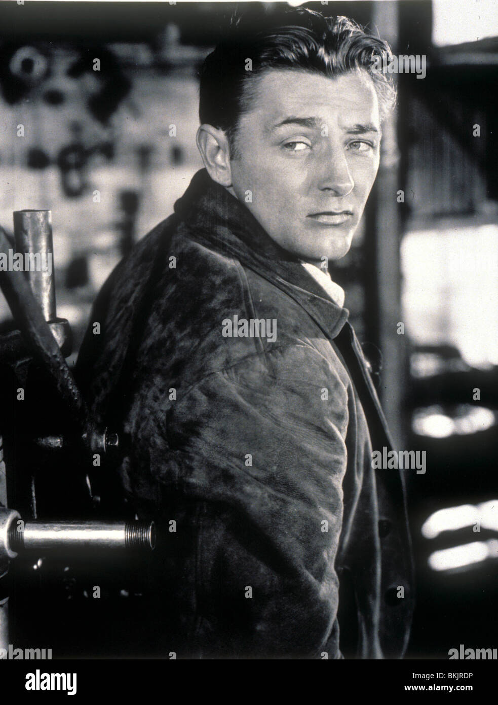 ROBERT MITCHUM O/S 'OUT OF THE PAST' (1947) RBMH 012 Stock Photo