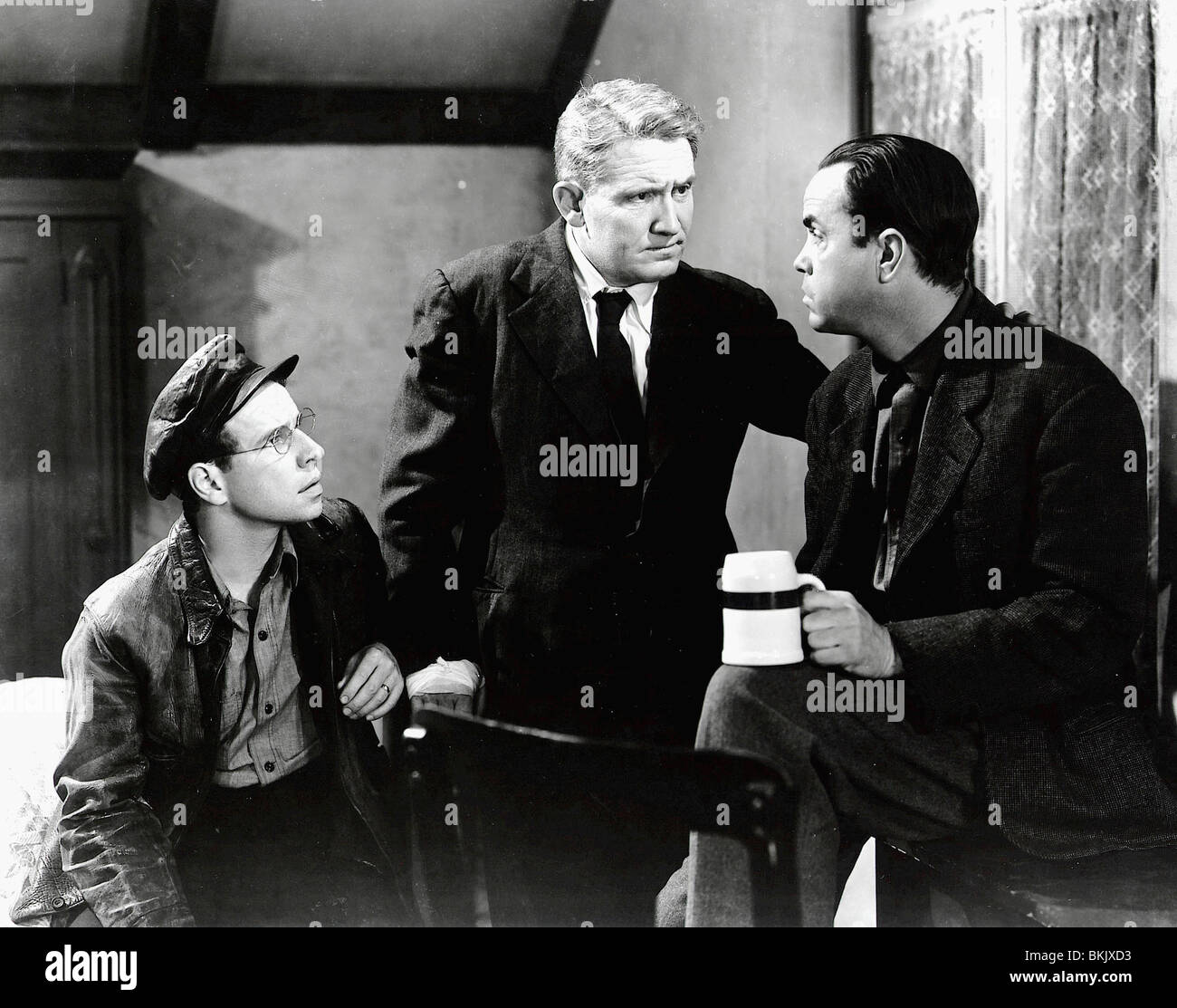 THE SEVENTH CROSS (1944) HUME CRONYN, SPENCER TRACY SEVC 005 P Stock Photo
